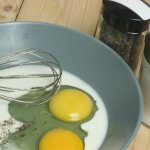 к чему снится жарить яйца на сковороде