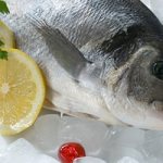 замороженная рыба с лимоном